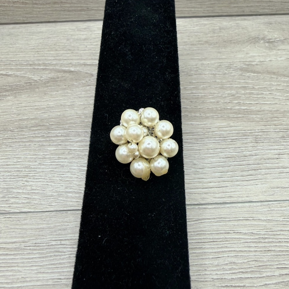 Elegant Pearl Cluster Brooch